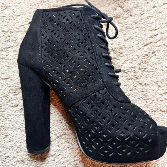 Delicacy Heeled Velvet Boots, Size 7.5. ‎ Never worn. 5 inch heel. - Picture 7 of 7